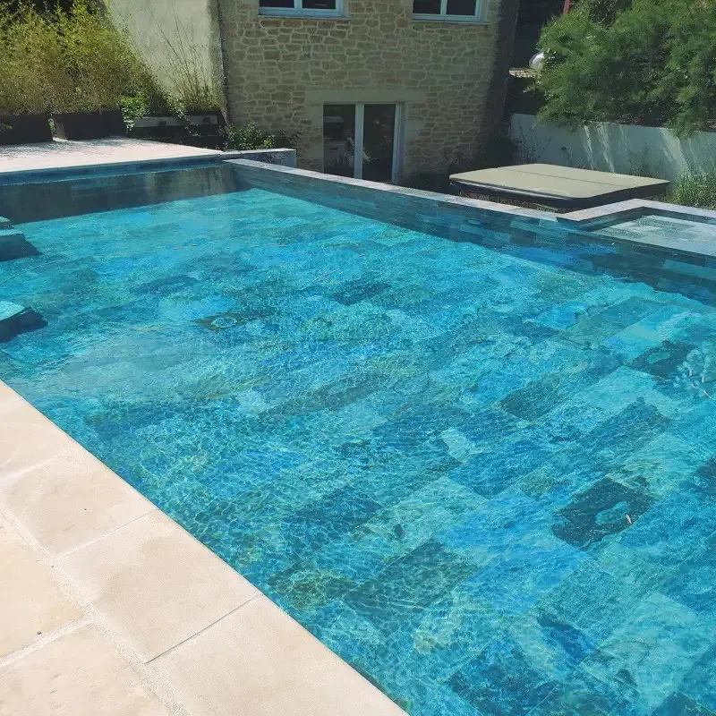 Carrelage pose piscine en région Cognac (1)webp