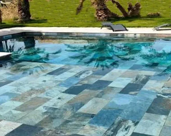 Carrelage pose piscine en région Cognac (3)webp