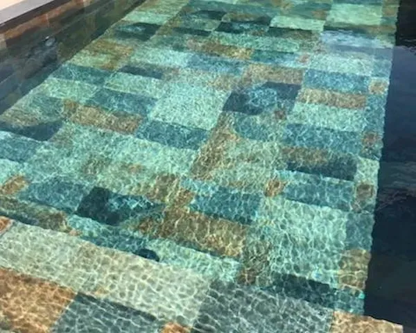 Carrelage pose piscine en région Cognac (4)webp